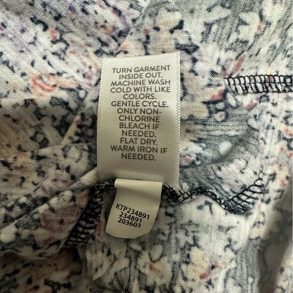 J. Jill Pintucked V-Neck Floral Knit Tunic Top Sz XS - Picture 8 of 10